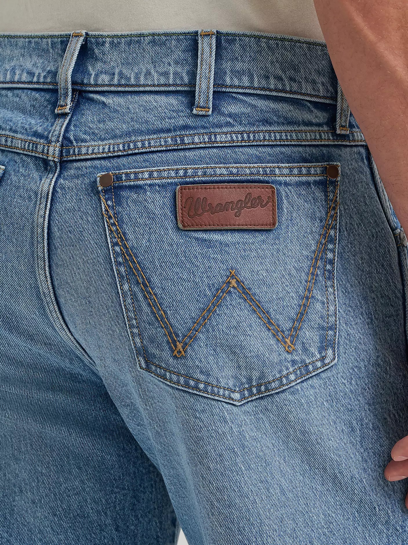 Wrangler Retro Davey Slim Fit Straight Leg Jean