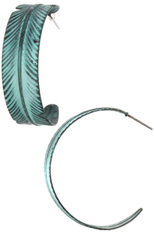 TEXTURED FEATHER HOOP EARRING