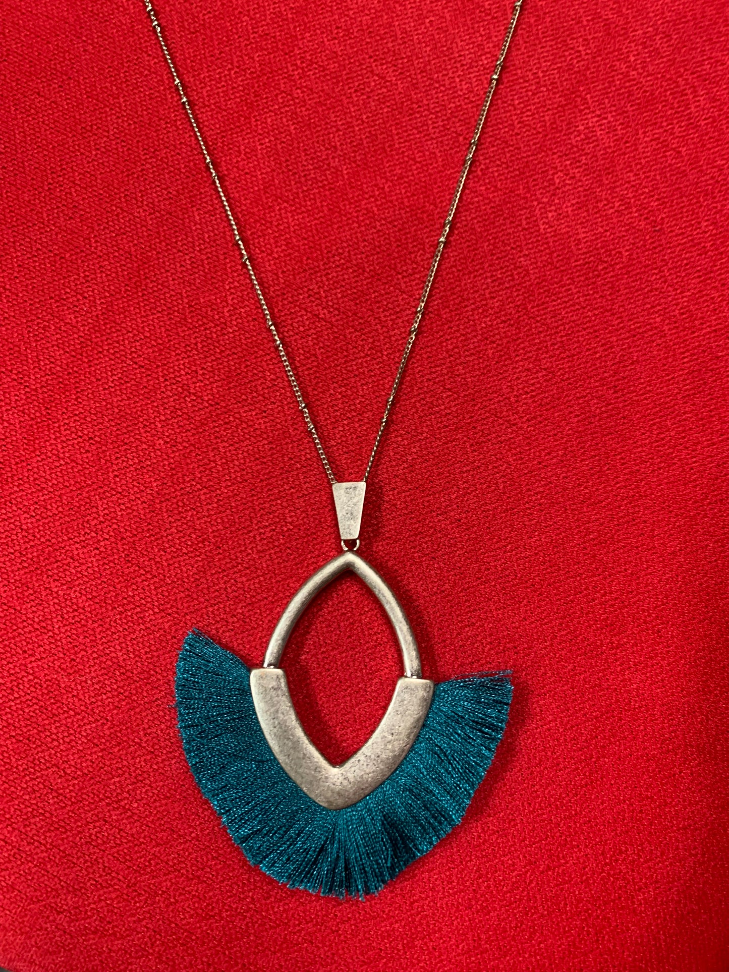 GOLD TEARDROP FRINGE NECKLACE