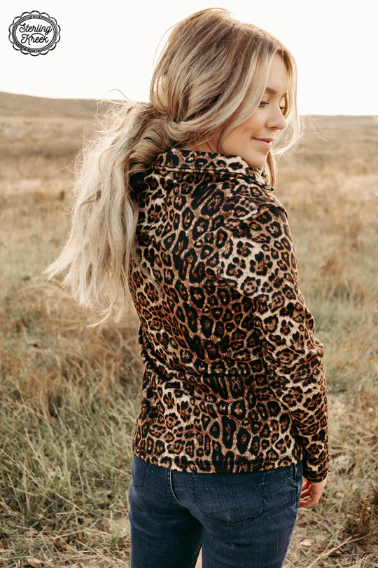 LADY IN LEOPARD PULLOVER