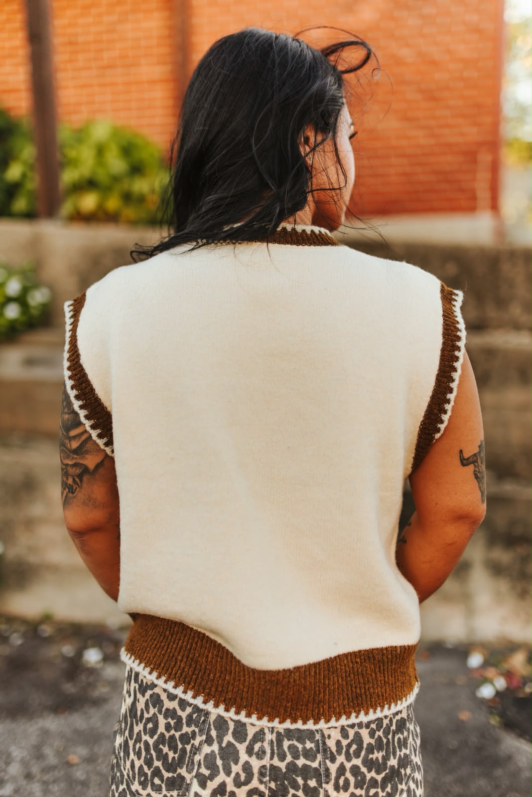 Sand Horseshoe Sleeveless Sweater