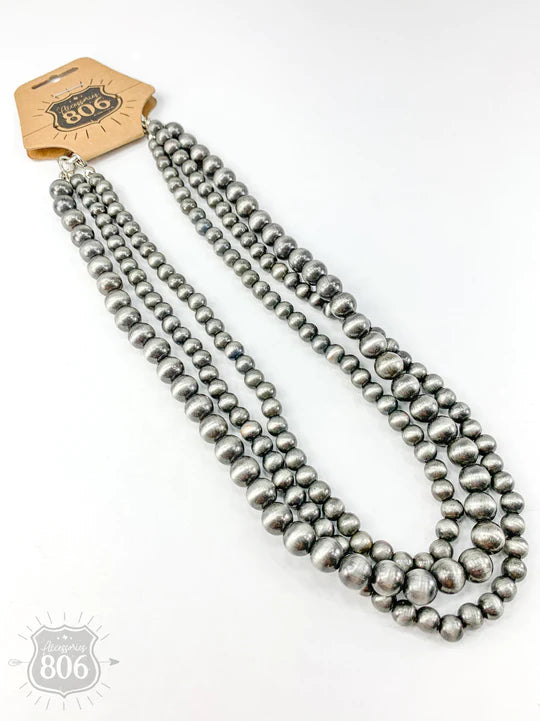 SHORT 3-STRAND BEAD NECKLACE