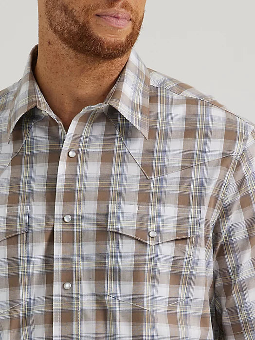 WRANGLER GREIGE PLAID WRINKLE RESIST SHORT SLEEVE SNAP SHIRT