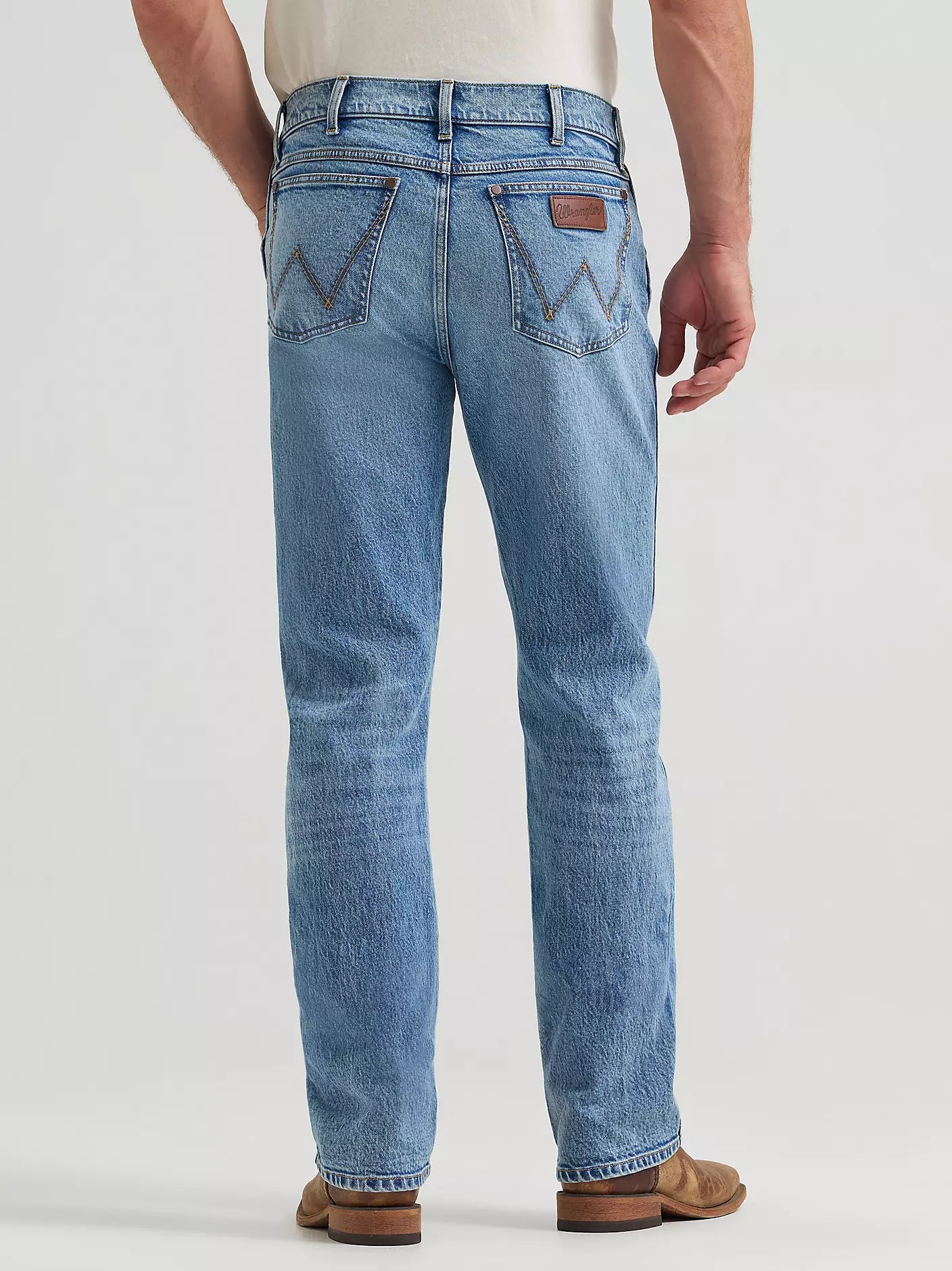 Wrangler Retro Davey Slim Fit Straight Leg Jean