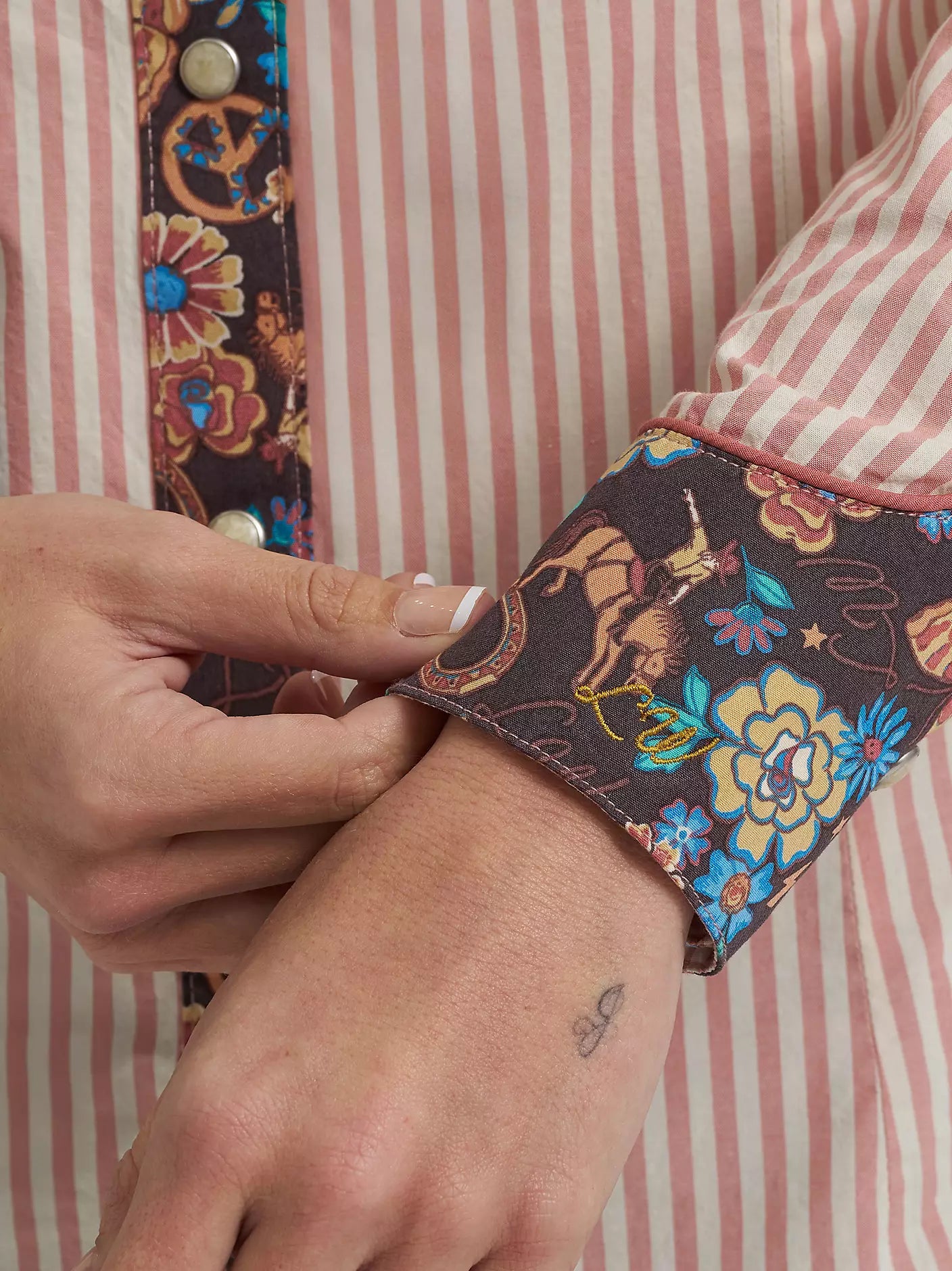 Lainey Wilson x Wrangler Prairie Print Western Snap Shirt