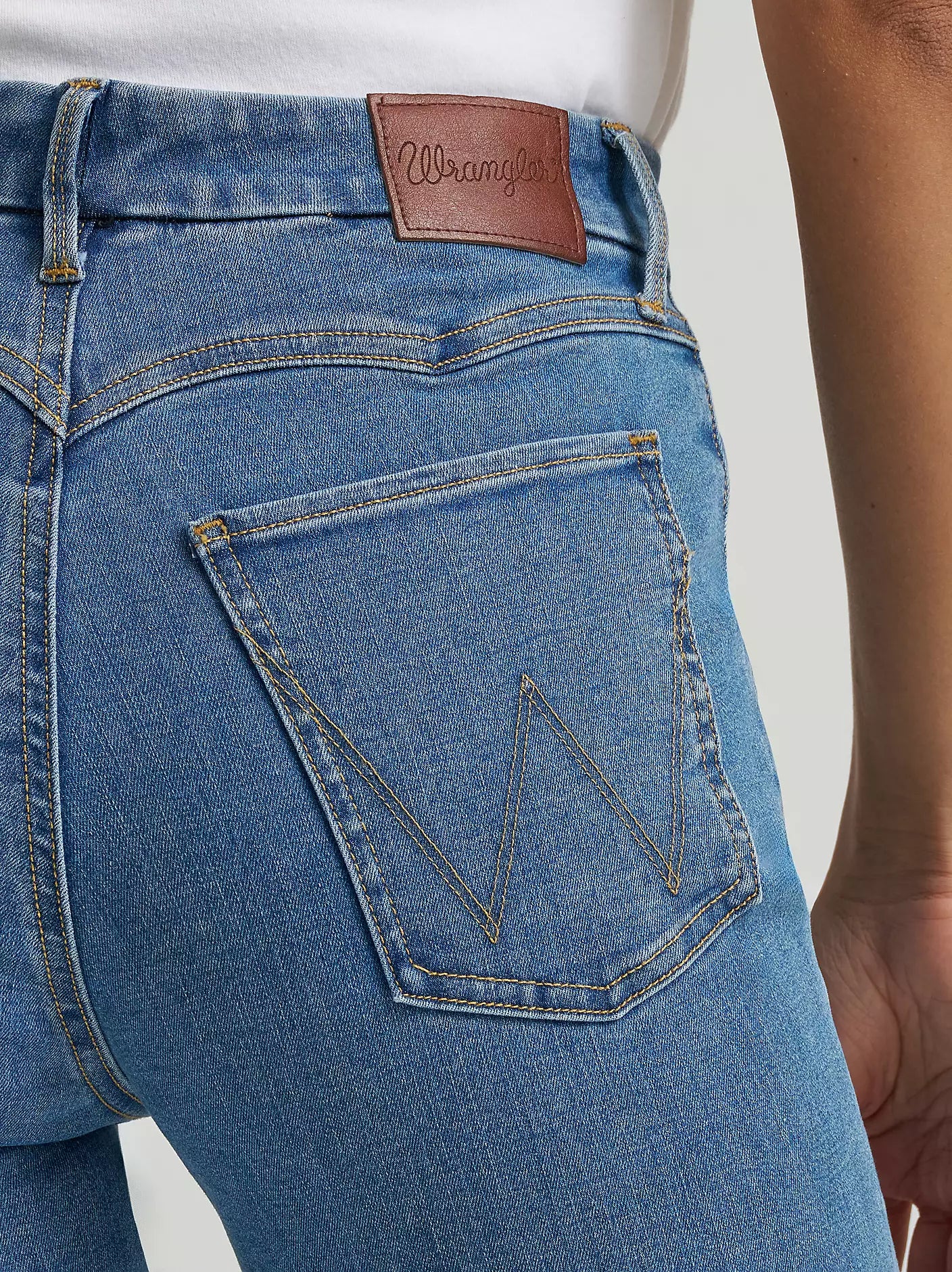Wrangler BESPOKE High Rise Fashion Flare Jean