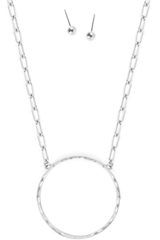 HAMMERED ROUND RING PENDANT CLIP CHAIN NECKLACE