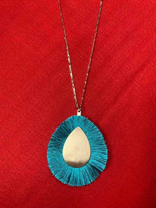 GOLD TEARDROP FRINGE NECKLACE WITH GOLD STUD EARRINGS