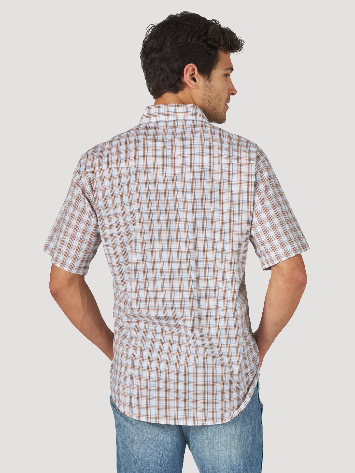 WRANGLER BROWN PLAID WRINKLE RESIST SHORT SLEEVE SHIRT