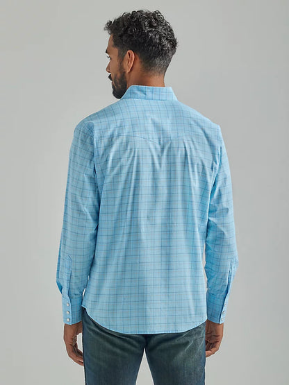 WRANGLER MEN'S WRINKLE RESIST LONG SLEEVE WESTERN SNAP PLAID SHIRT IN BABY BLUE