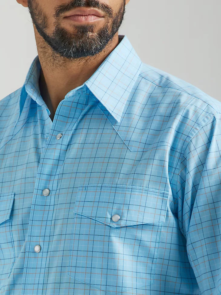 WRANGLER MEN'S WRINKLE RESIST LONG SLEEVE WESTERN SNAP PLAID SHIRT IN BABY BLUE
