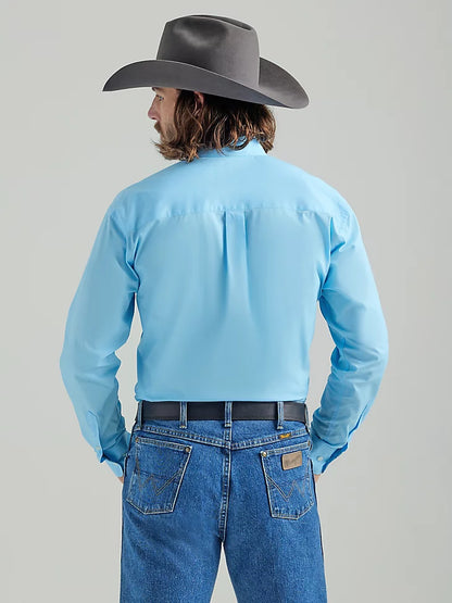 WRANGLERS MEN'S GEORGE STRAIT LONG SLEEVE ONE POCKET BUTTON DOWN SOLID SHIRT IN BABY BLUE