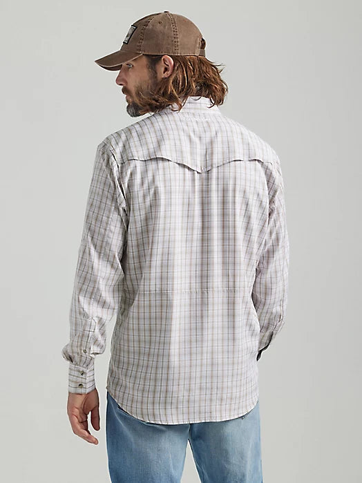 WRANGLER PERFORMANCE SNAP LONG SLEEVE PLAID SHIRT IN TAN PLAID