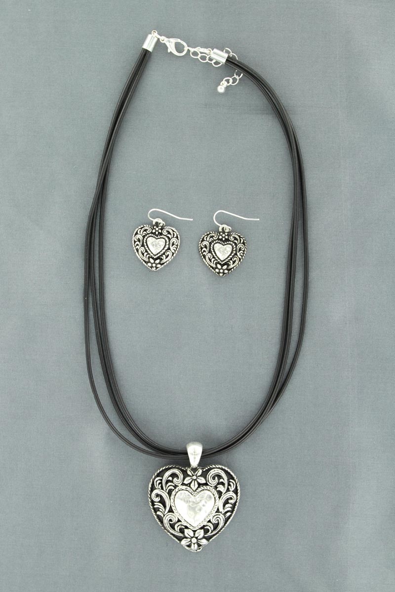 Blazin Roxx Heart Shaped Earring Necklace Set