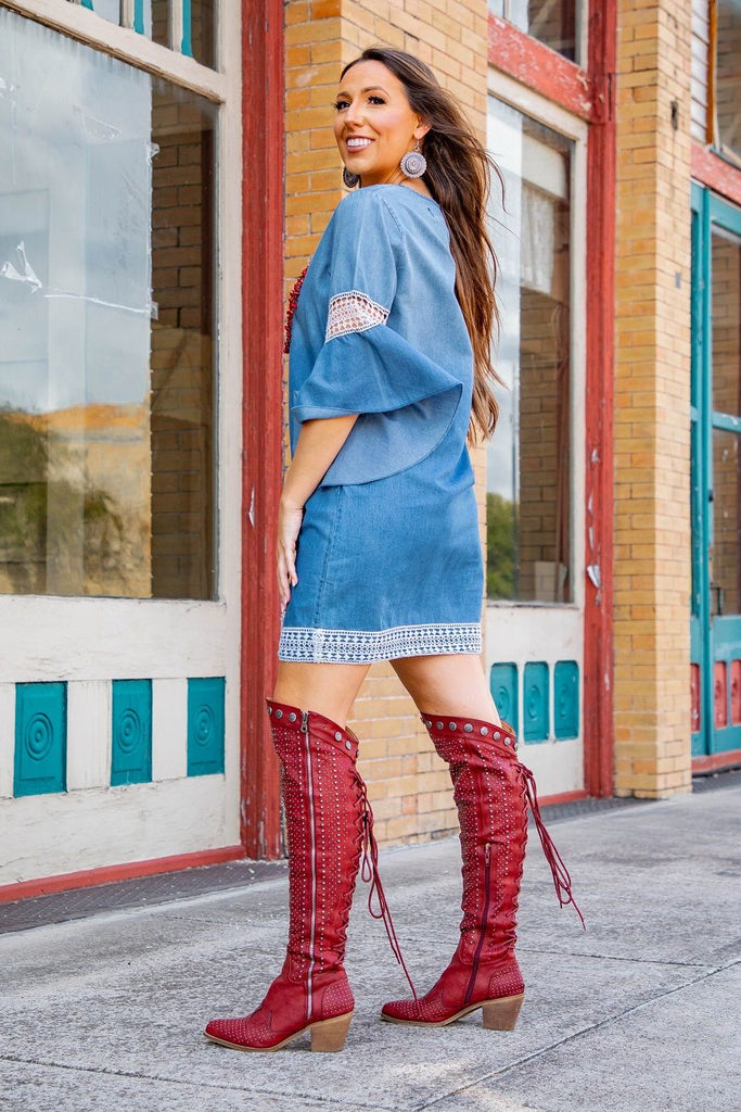 LIGHT WASH LACE DRESS