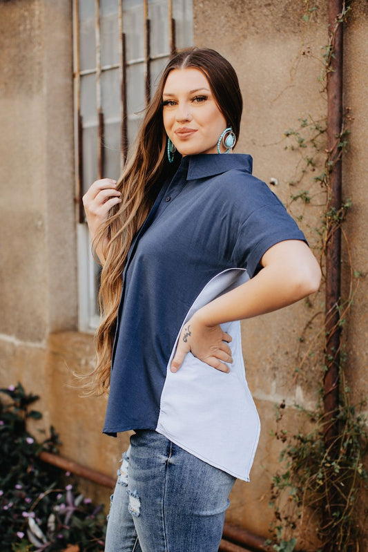 NAVY SHORT SLEEVE BUTTON UP TOP WITH BLUE SPLIT BACK