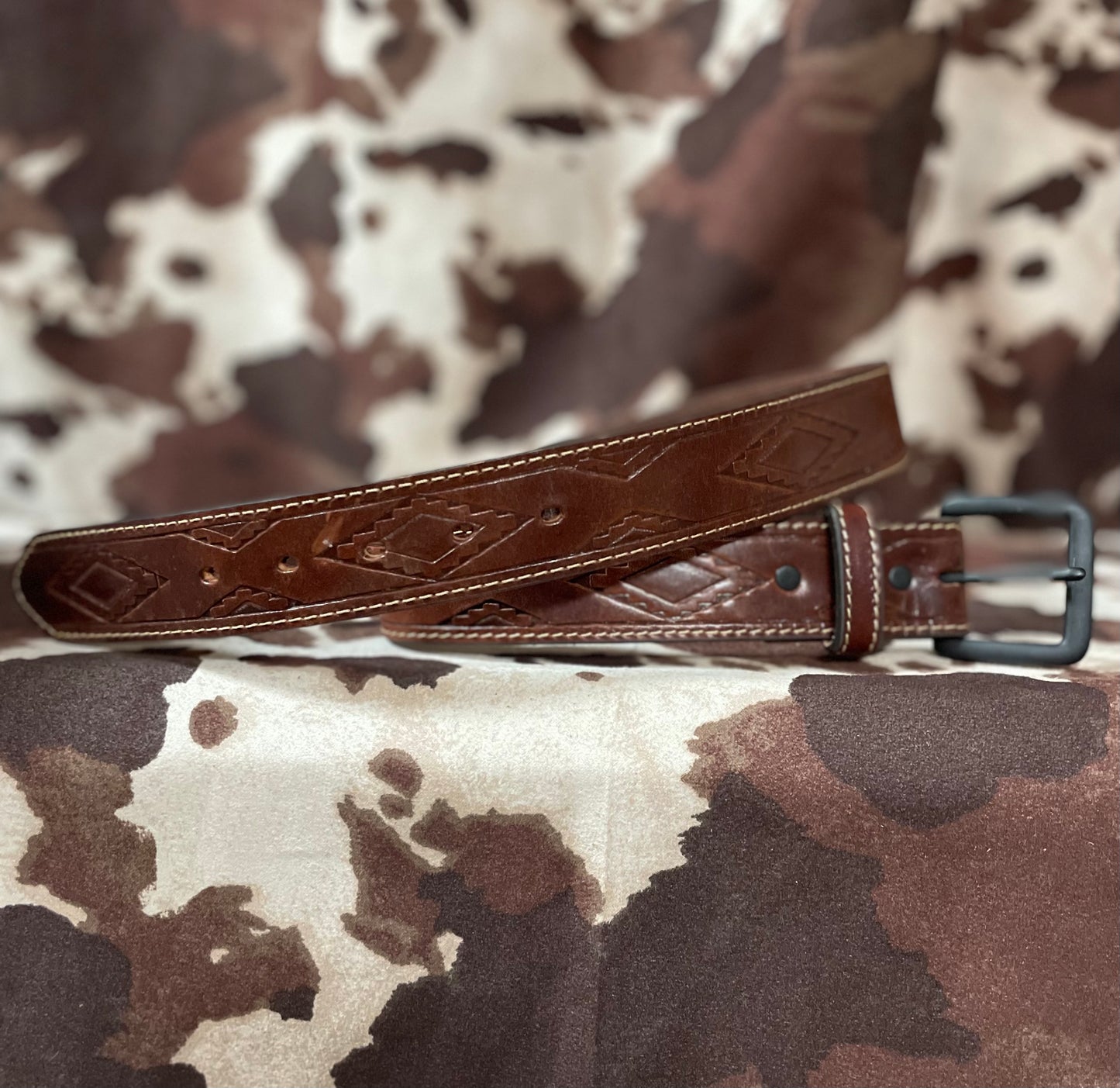 BROWN LEATHER DIAMOND BELT WITH BLACK BUCKLE