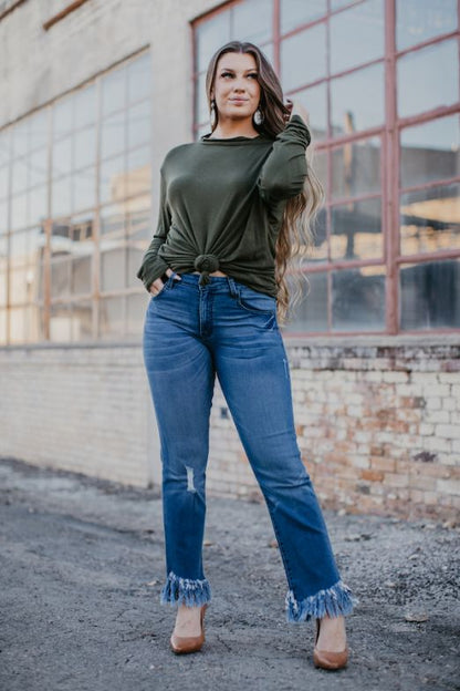 MID WASH FRAYED HEM BOYFRIEND JEANS