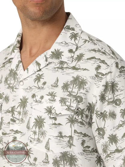 WRANGLER COCONUT COWBOY SHORT SLEEVE SNAP CAMP SHIRT IN A WHITE TROPICAL PRINT