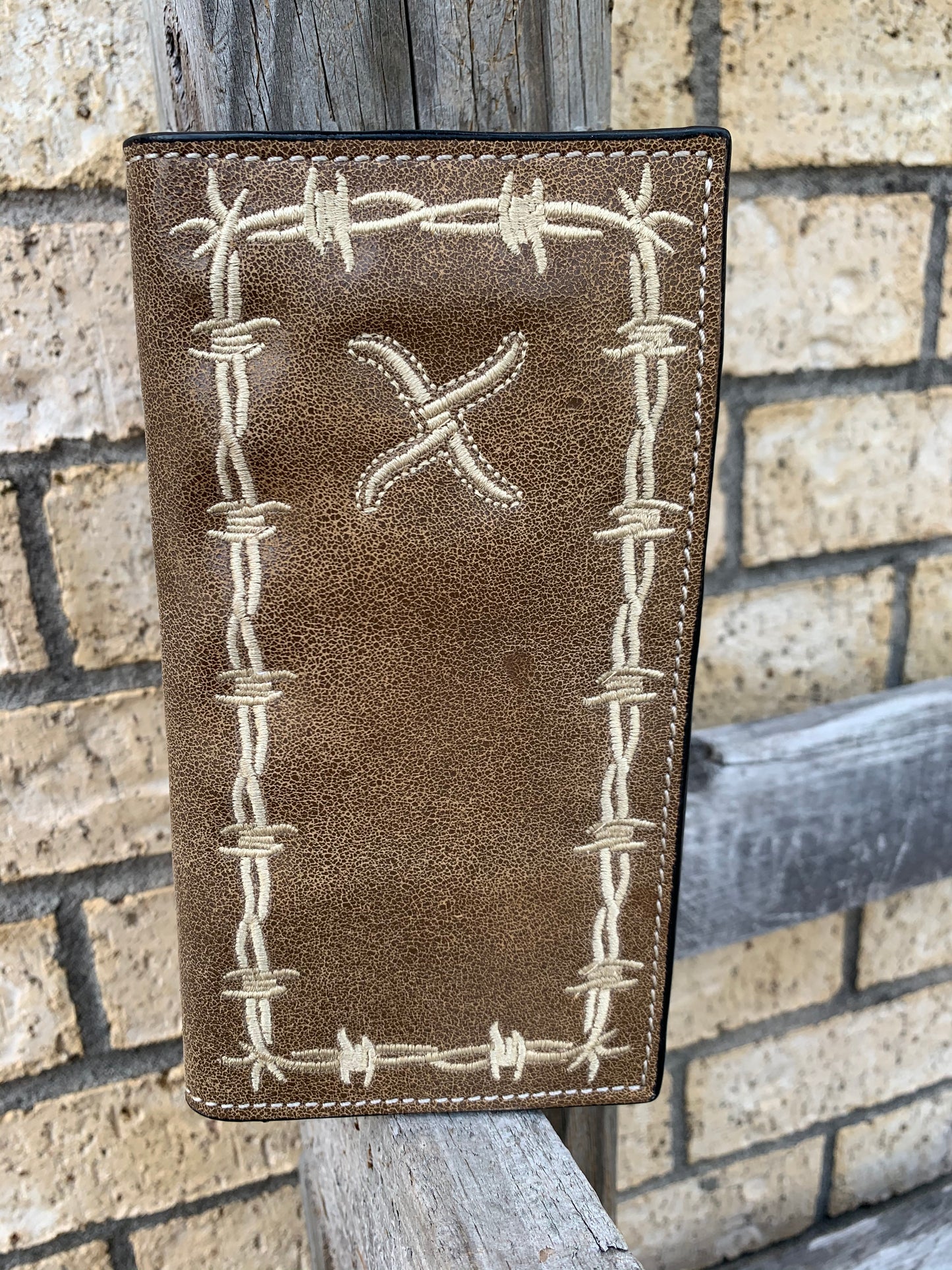 TWISTED X DISTRESSED BROWN BARBED WIRE RODEO WALLET